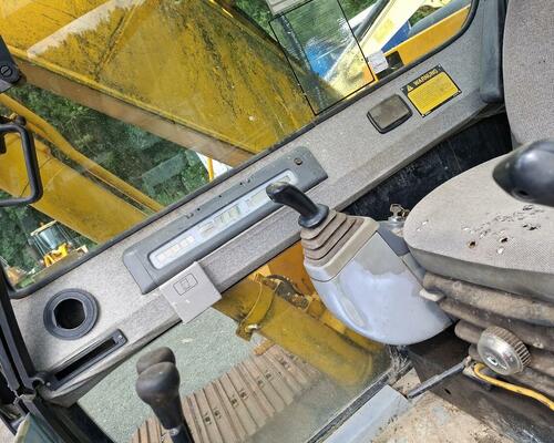 JCB JS 130 PÁSOVÝ BAGR