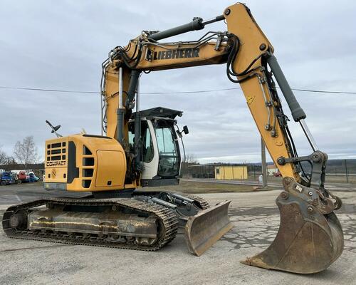 LIEBHERR R 924 COMPACT LITRONIC+ 2 x podkopová lžíce