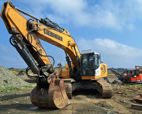 Liebherr R 946