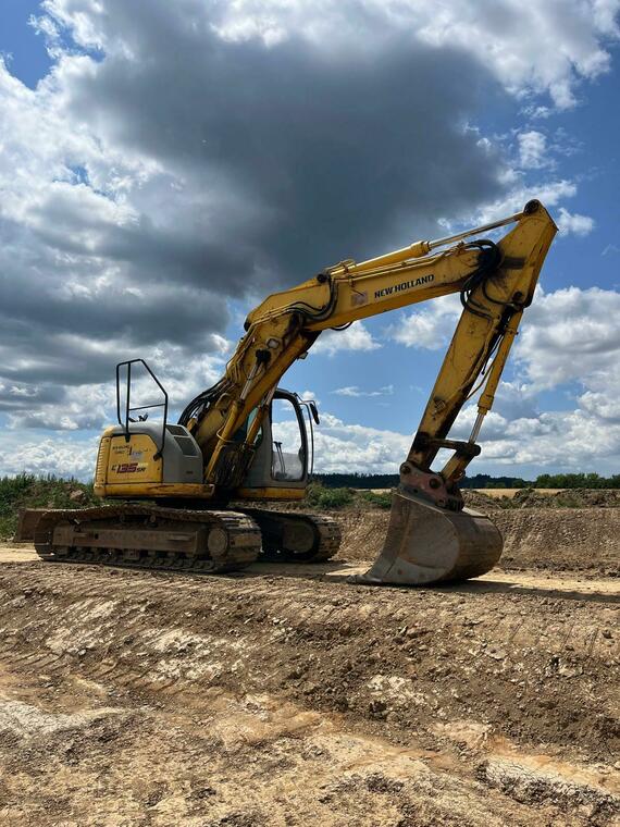 NEW HOLLAND E135SR – 1ES