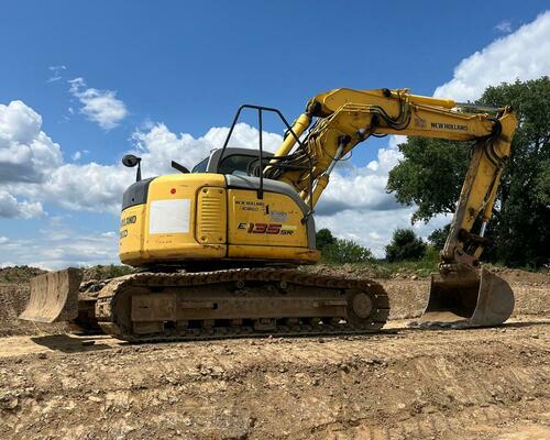 NEW HOLLAND E135SR – 1ES