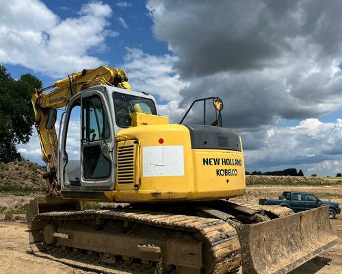 NEW HOLLAND E135SR – 1ES