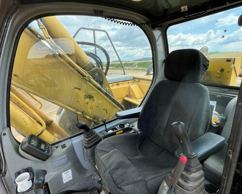 NEW HOLLAND E135SR – 1ES
