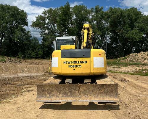 NEW HOLLAND E135SR – 1ES