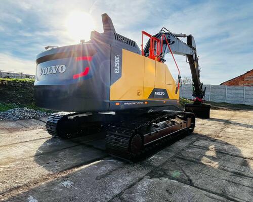Pásové rypadlo Volvo EC250EL (Možnost leasingu)