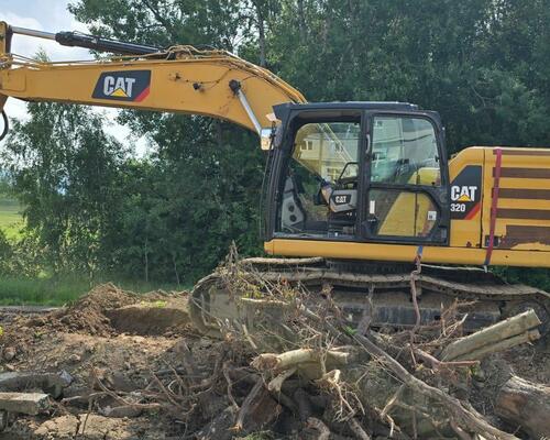 Pásový bagr CAT 320, rok výroby 2019, 8.495 motohodin 