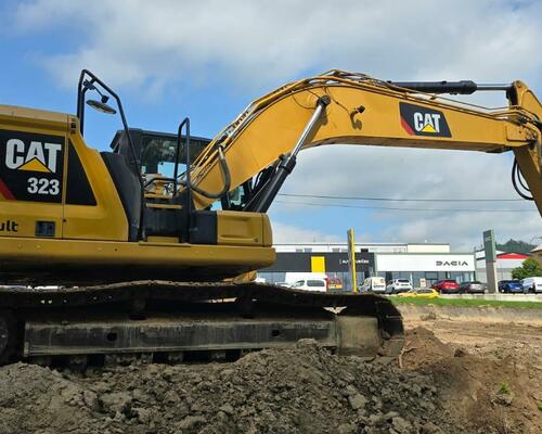 Pásový bagr CAT 320, rok výroby 2019, 8.495 motohodin 
