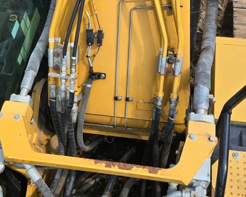 Pásový bagr CAT 320, rok výroby 2019, 8.495 motohodin 