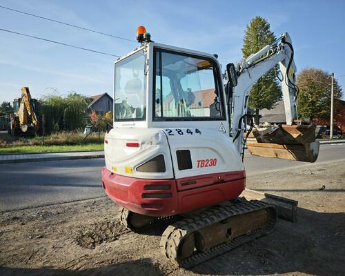 Pásovy bagr Takeuchi TB230 