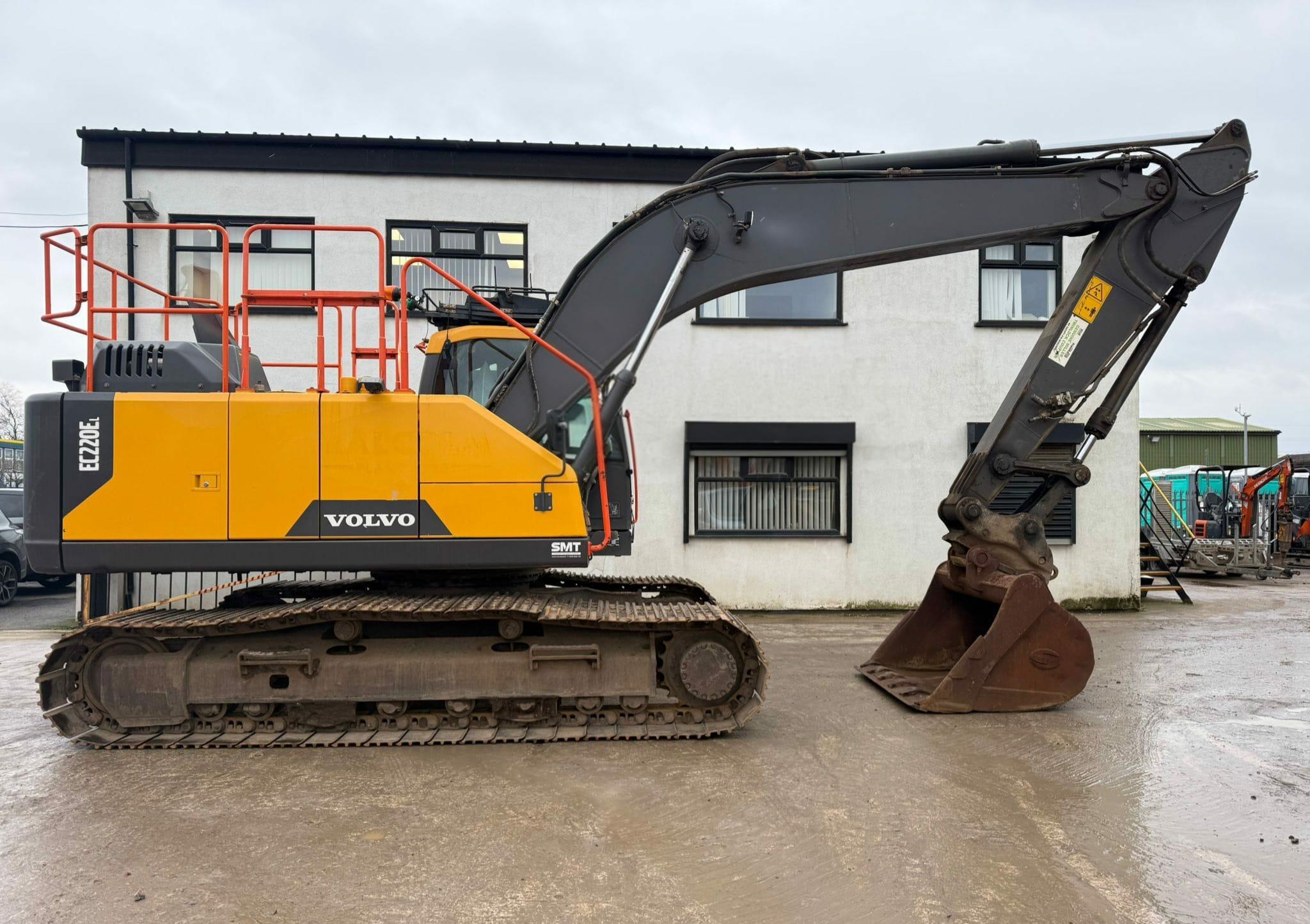 Pásový bagr VOLVO EC220, r.v. 2020, 8689 mth