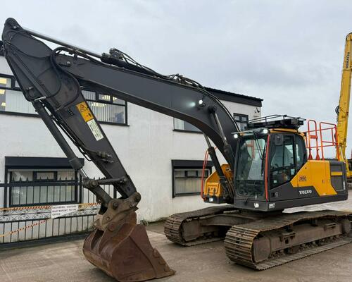 Pásový bagr VOLVO EC220, r.v. 2020, 8689 mth