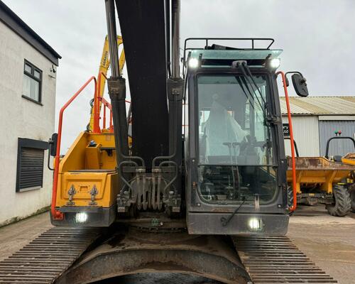 Pásový bagr VOLVO EC220, r.v. 2020, 8689 mth