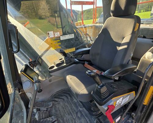 Pásový bagr VOLVO EC220, r.v. 2020, 8698 mth