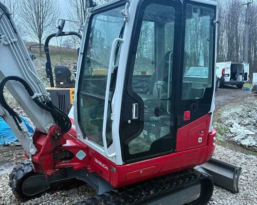 Takeuchi TB240 POWERTILT
