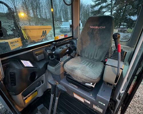 Takeuchi TB240 POWERTILT