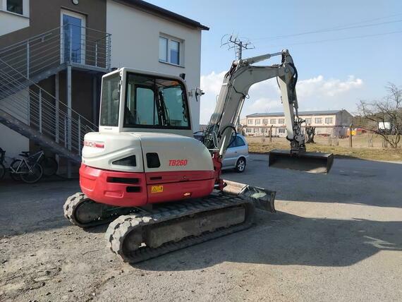 Takeuchi TB260 Powertilt, Centrální mazání