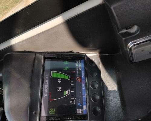 Takeuchi TB260 Powertilt, Centrální mazání