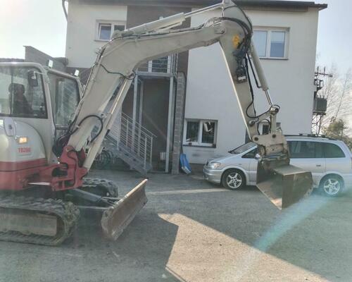 Takeuchi TB260 Powertilt, Centrální mazání