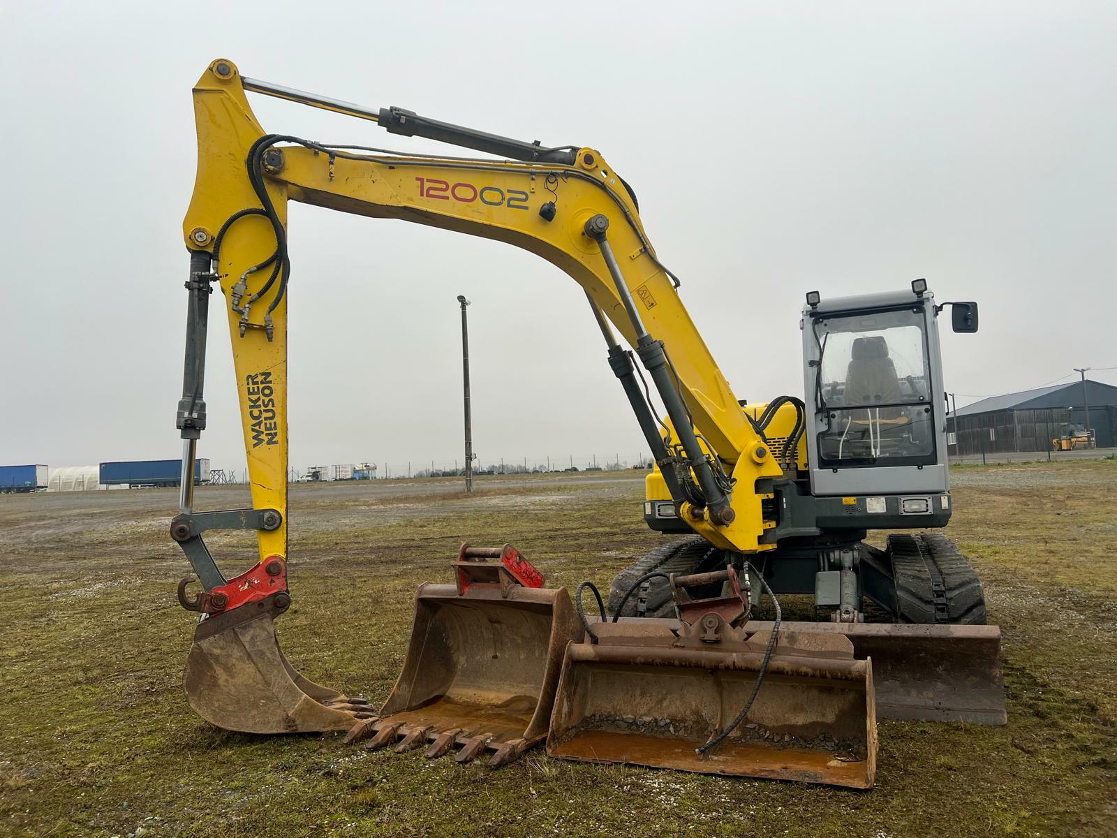 WACKER NEUSON 12002 + 2 x podkopová a hydraulická svahovka