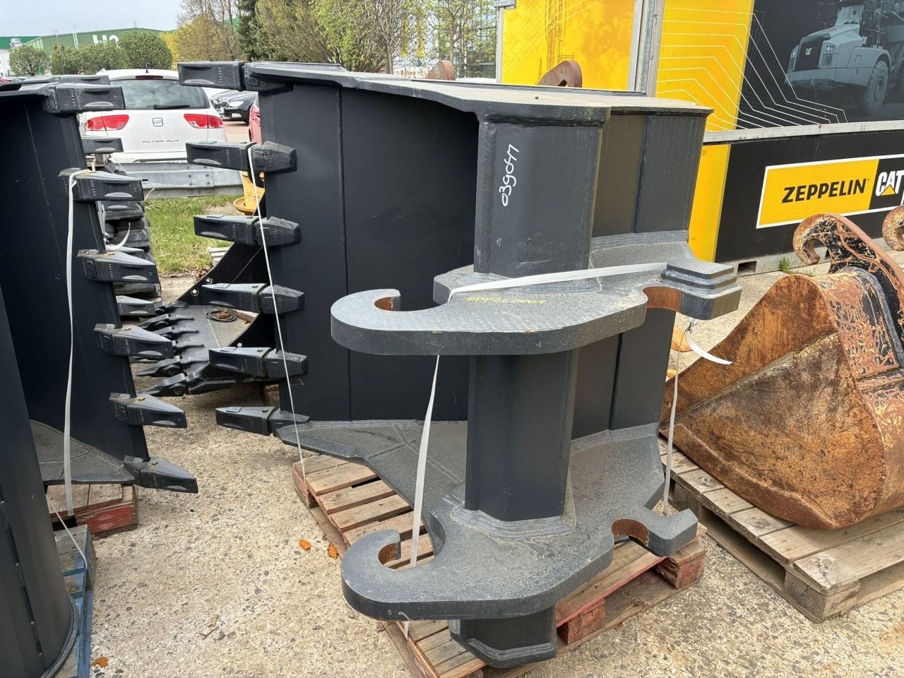 Caterpillar Podkopová lopata