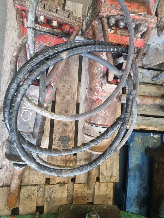 Hydraulická kladiva Montabert (2x) - stroje 2-4t (JCB atd