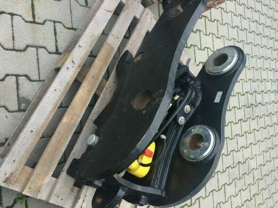 hydraulický rychloupínač pro stroje JCB JS 200-235