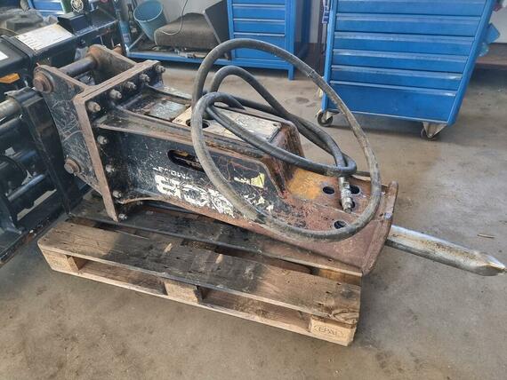 Kladiva JCB HM033T a HM386Q - stroje 5,5 - 9t (3CX,4CX)