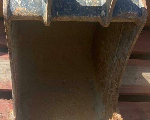  Lžíce JCB 35 cm s radlicí pro JCB 19c1 16c115c1 