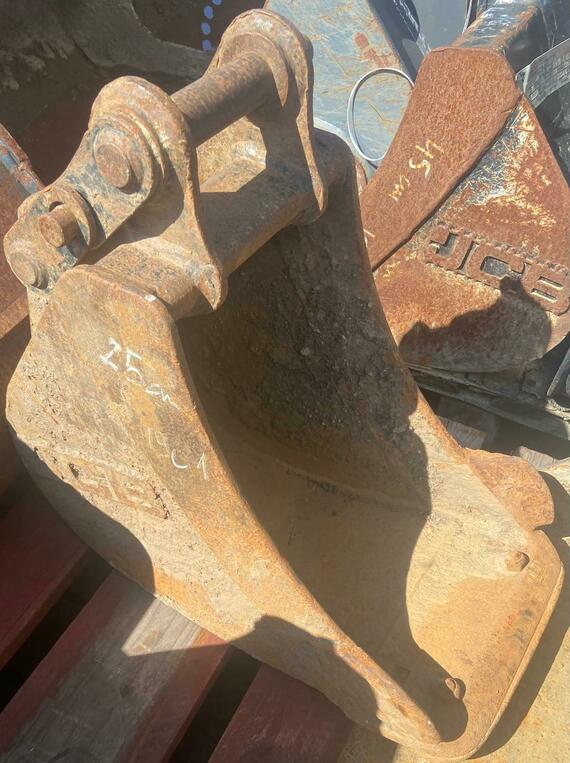 Originální lžíce JCB šířky 25 cm s radlicí pro JCB 19c1 / 16c1/15c1