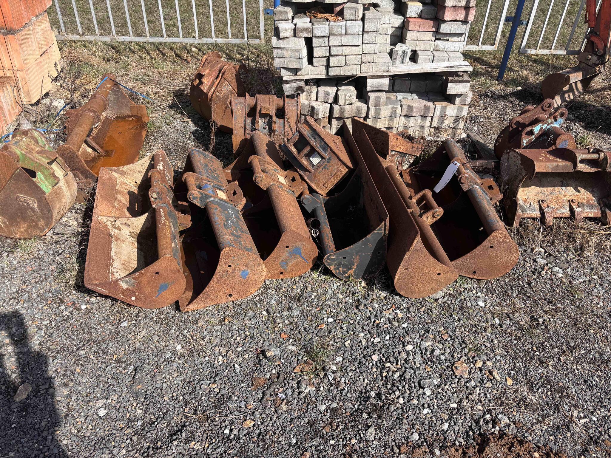 podkoppové a svahovací lžíce na minibagry 1t-3,5t