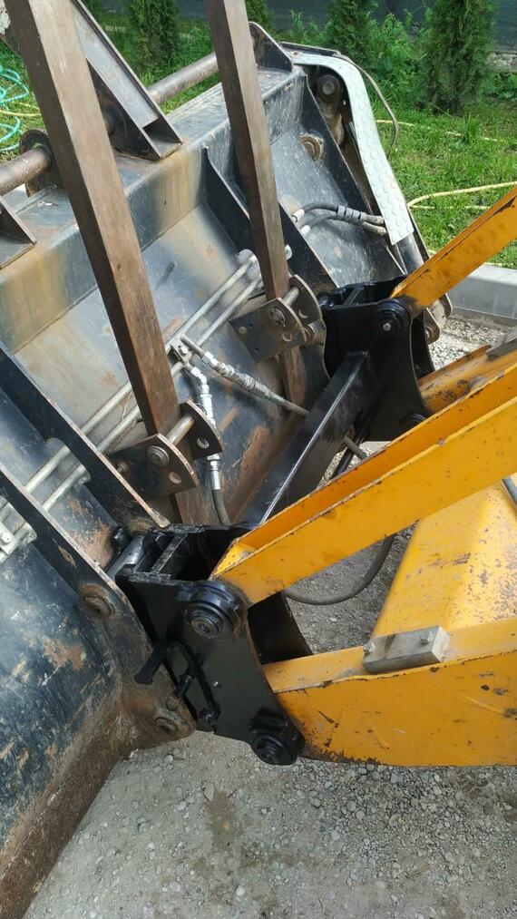 Predám nový mechanický rýchloupínač na traktorbager JCB, 