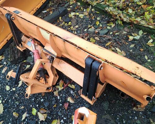 Radlice: Čelní otočná sněhová radlice 2m.