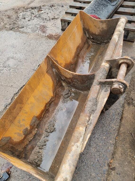 Svahovka 1500mm i jiné lžíce - upínání JCB 3CX, 4CX, 86C a pod.