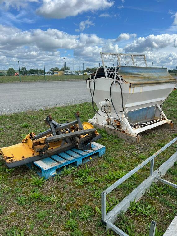 SYPAČ + RADLICE NA VOZIDLO MULTICAR SYPAČ + RADLICE NA VOZIDLO MULTICAR