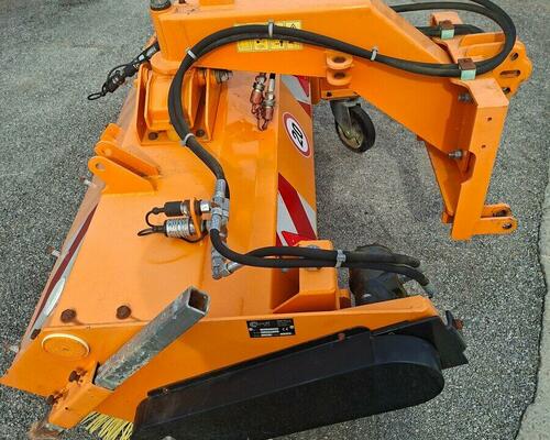 Zametací kartáč do přední hydrauliky 