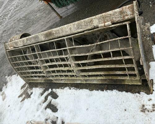 Zametací koště a míchací lžíce na beton  