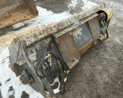 Zametací koště a míchací lžíce na beton  