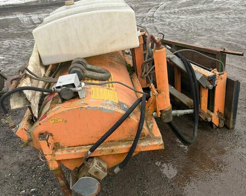 Zametací koště a míchací lžíce na beton  na kolový nakladač 