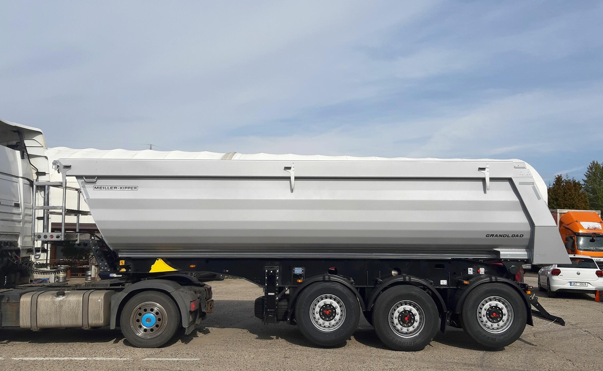 MEILLER 26 m3 / NOVÝ - IHNED K ODBĚRU / 2x ZVEDACÍ NÁPRAVA /plachta / brzda finišeru / WABCO SmartBoard / rezerva