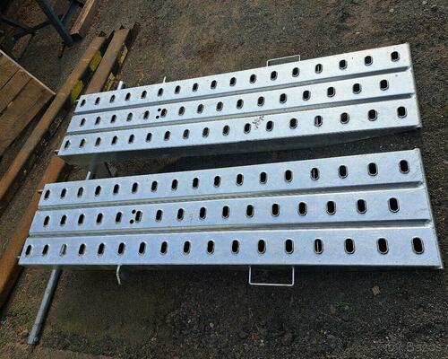 Nájezdy výklopné pro přívěs-nové nepoužité