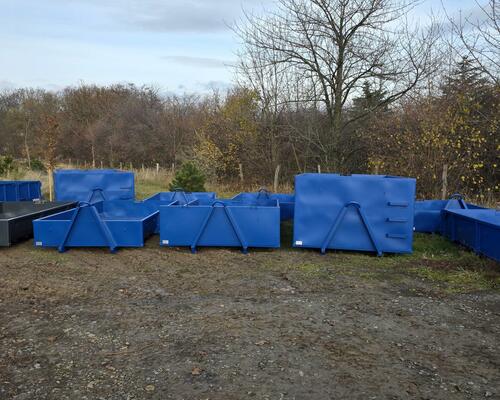 Napište: Nový hákový kontejner 3,8t (Avia) - vana 375x200 cm