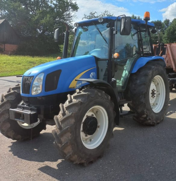 New Holland T5040
