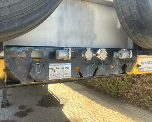 Nooteboom OSD-41-03 návěs podvalník