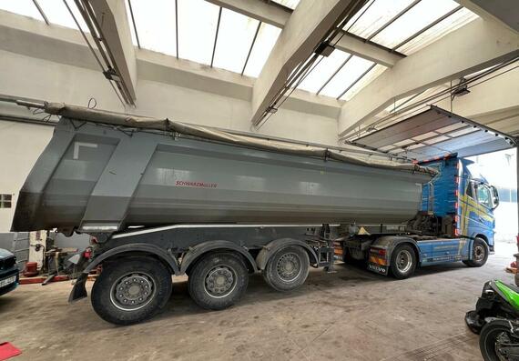 SCHWARZMÜLLER 29 m3 Hardox skláěpcí návěs / plachta / zvedací náprava / velmi pěkný stav