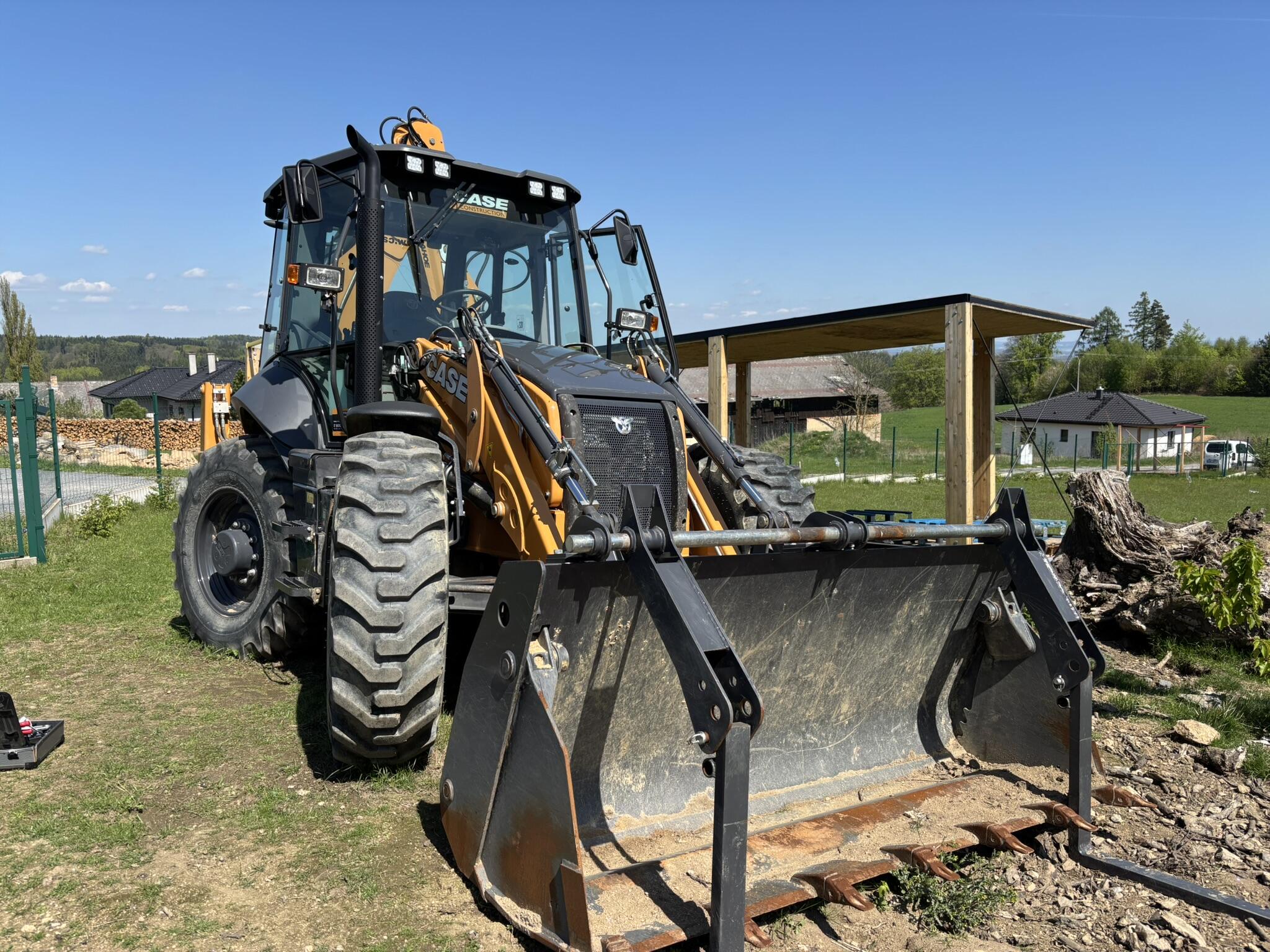 CASE 695SV s IN-Line podkopem