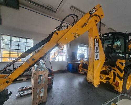 JCB 3CX Contractor - 81kw, joysticky, 20" - TOP stav