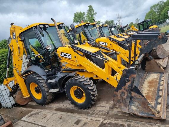 JCB 3CX s joysticky, powerslide - po servisu