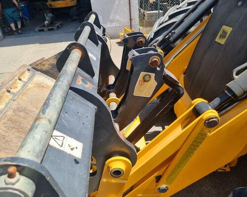 JCB 4CX v TOP výbavě a stavu - bez DPF, 2300mth