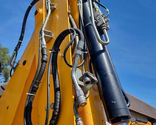 JCB 4CX v TOP výbavě a stavu - bez DPF, 2300mth