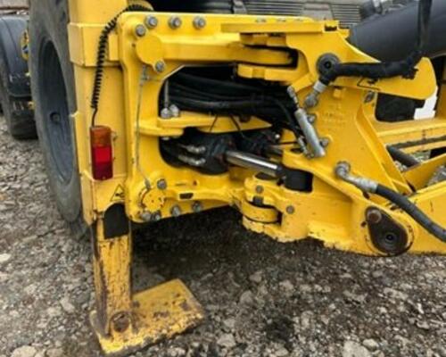 New Holland B100C